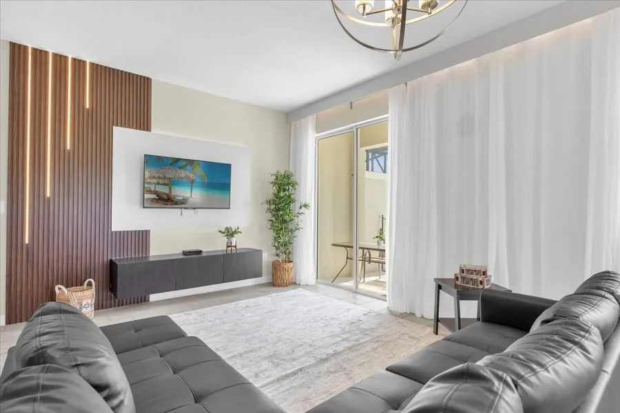 Townhome com 5 dormitórios no Storey Lake - OR5019